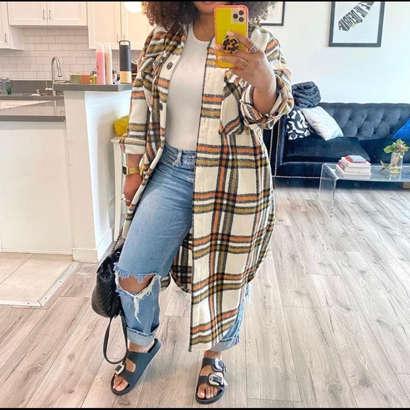 ‼️🔥TRENDING PLAID SHACKET🔥‼️ - Picture 2 of 3